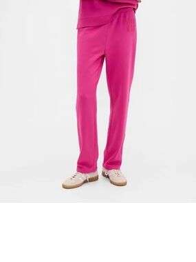 🆕 Gap Logo Pull-On Slim Sweatpants in 
bright fuchsia pink
